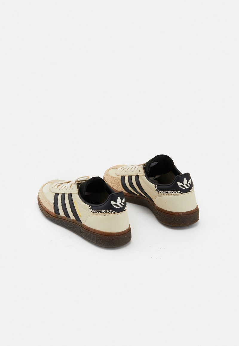﻿adidas Originals adidas Originals HANDBALL SPEZIAL UNISEX - Trainers Top Angebot