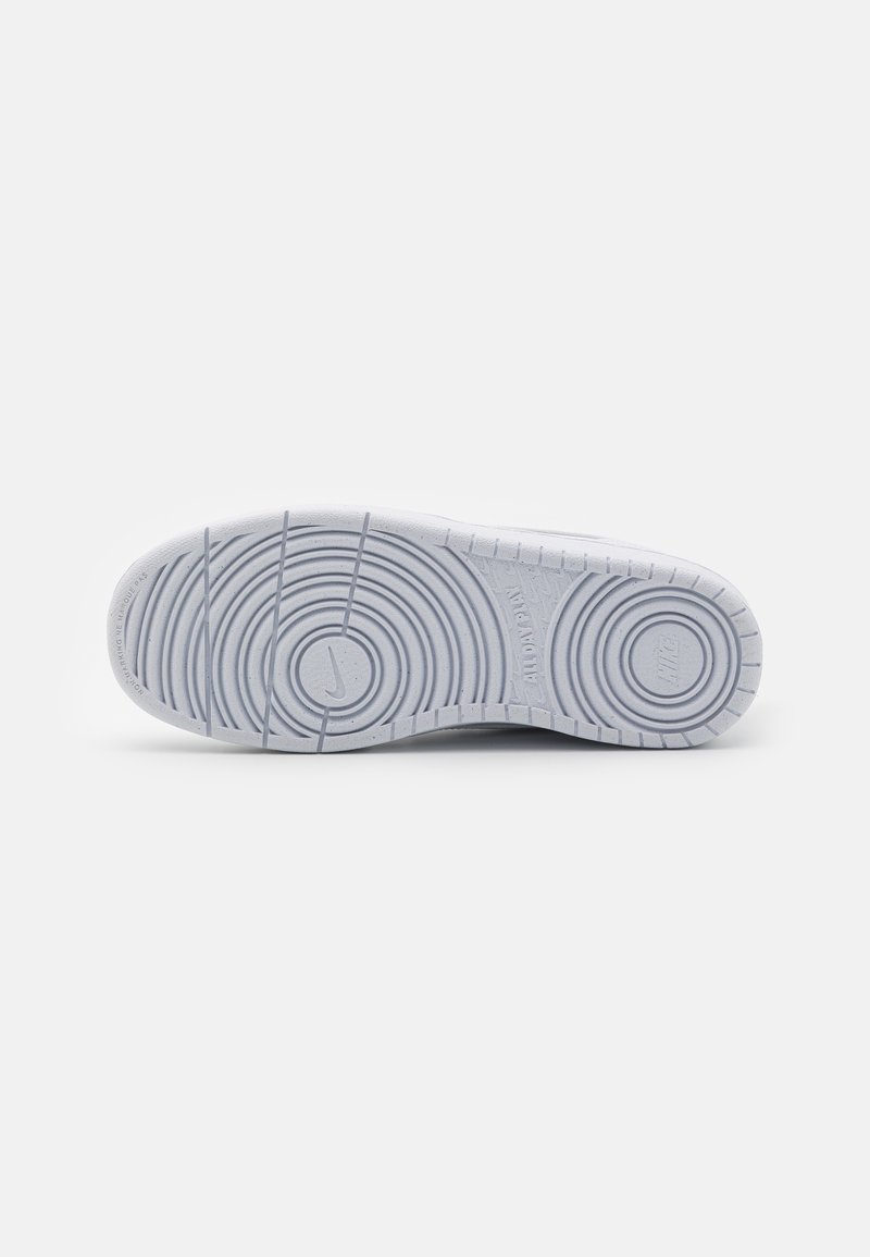 Nike Sportswear Nike Sportswear COURT BOROUGH RECRAFT UNISEX - Trainers - white Zeitlich begrenztes Angebot