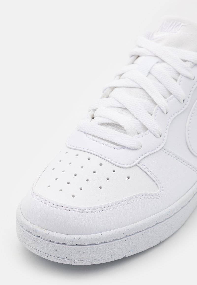 Nike Sportswear Nike Sportswear COURT BOROUGH RECRAFT UNISEX - Trainers - white Zeitlich begrenztes Angebot
