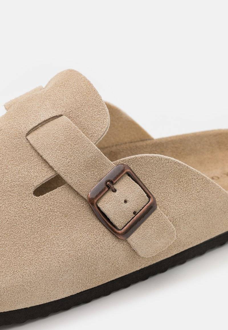 Pier One Pier One LEATHER UNISEX - Slippers - beige VIP-Rabatte