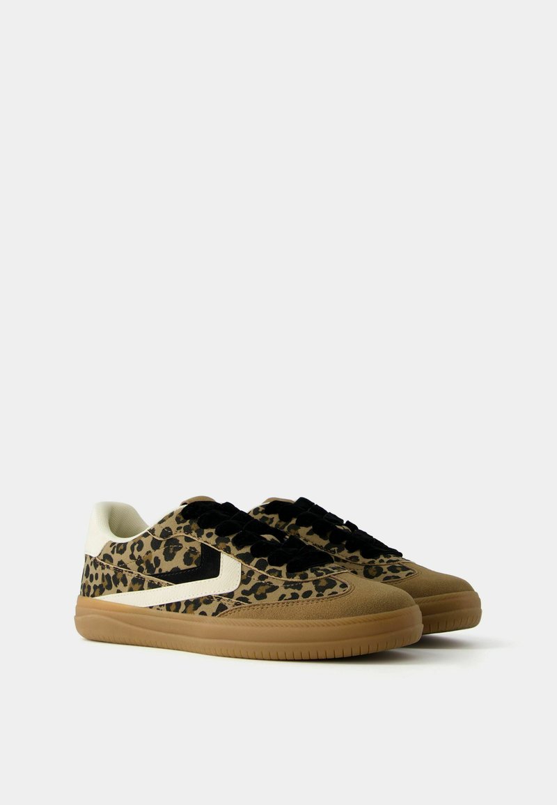 Bershka Bershka RETRO ANIMAL PRINT - Trainers Tiefpreis