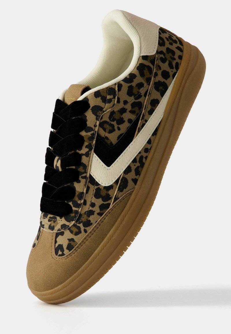 Bershka Bershka RETRO ANIMAL PRINT - Trainers Tiefpreis