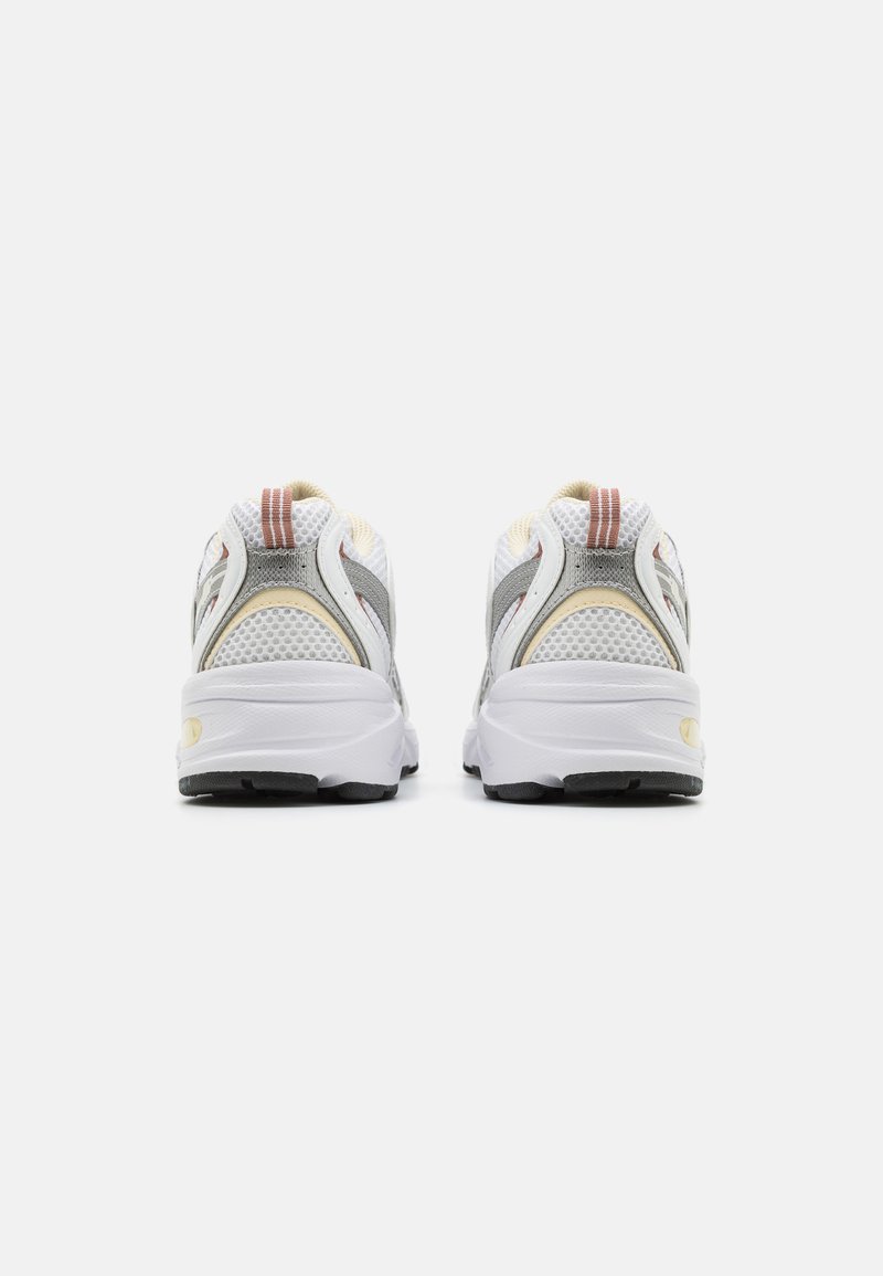 New Balance New Balance MR530 UNISEX - Trainers - white Letzter Tag