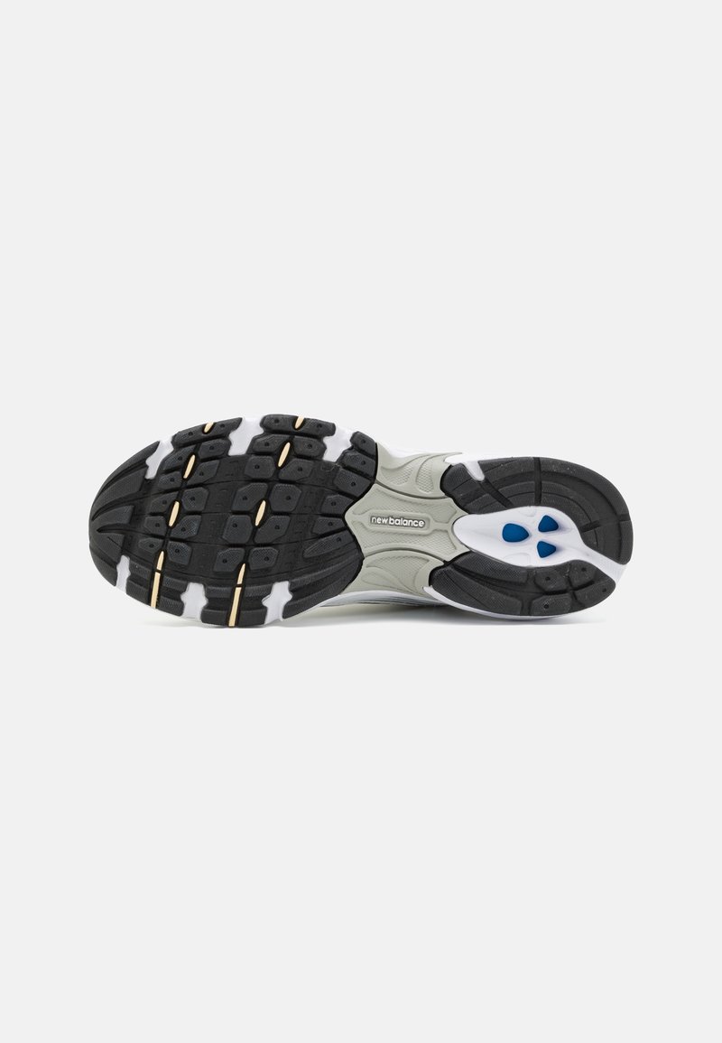 New Balance New Balance MR530 UNISEX - Trainers - white Letzter Tag