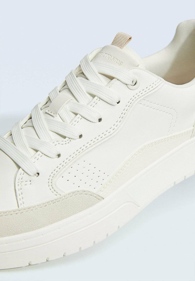 Stradivarius Stradivarius CONTRAST - Trainers - white Bis zu 65% Rabatt