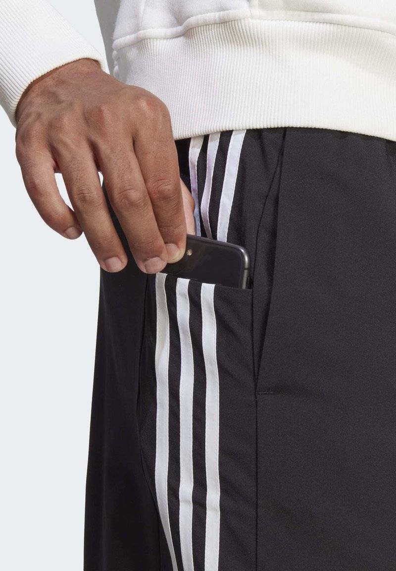adidas Sportswear adidas Sportswear AEROREADY ESSENTIALS CHELSEA 3-STRIPES - Sports shorts Zeitlich begrenztes Angebot