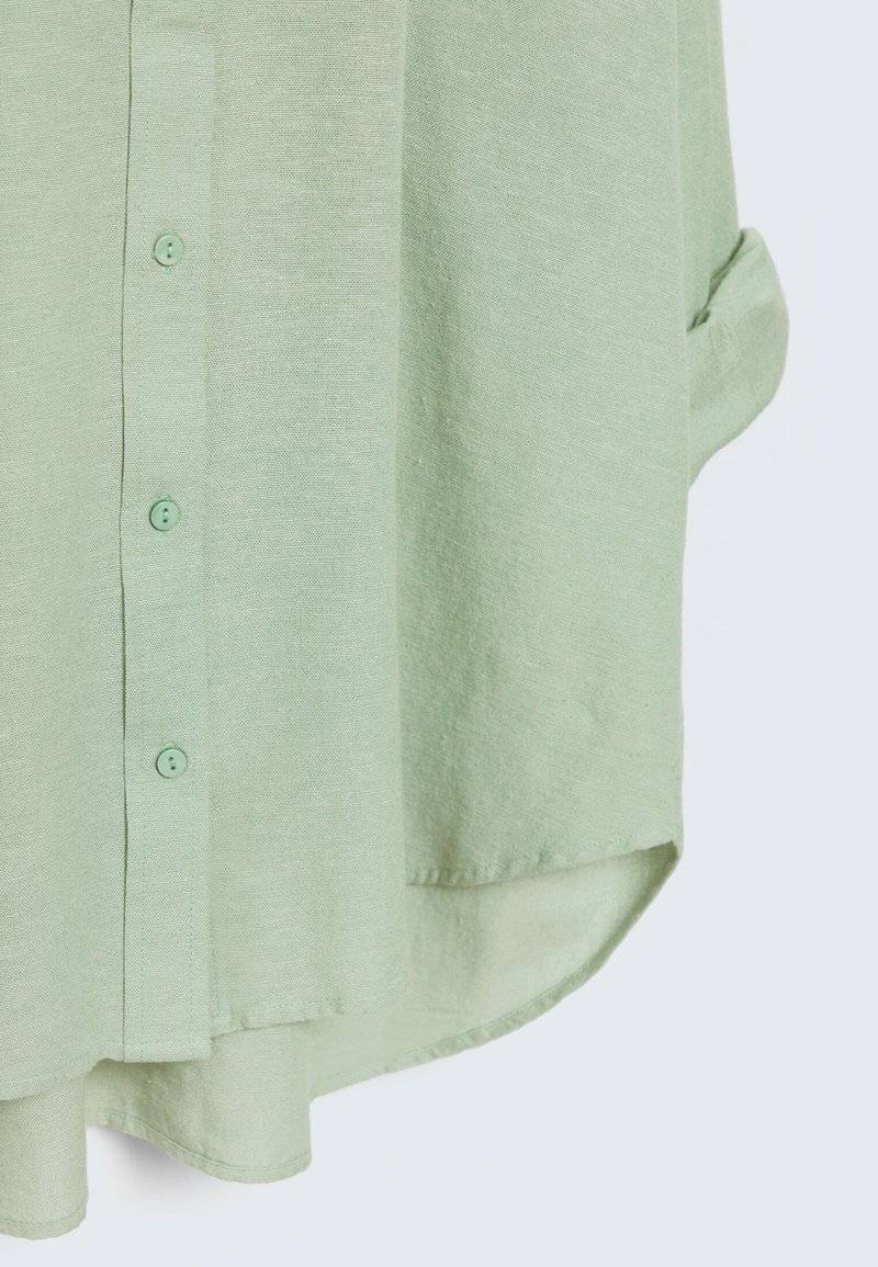 Stradivarius Stradivarius RUSTIKALES DAILY - Button-down blouse - khaki Bis zu 60% Rabatt