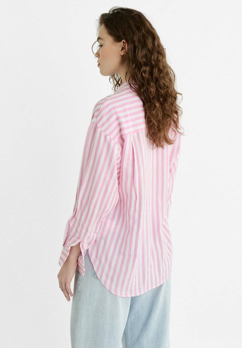 Stradivarius Stradivarius STRIPED - Button-down blouse - light pink Nur noch ein Tag übrig