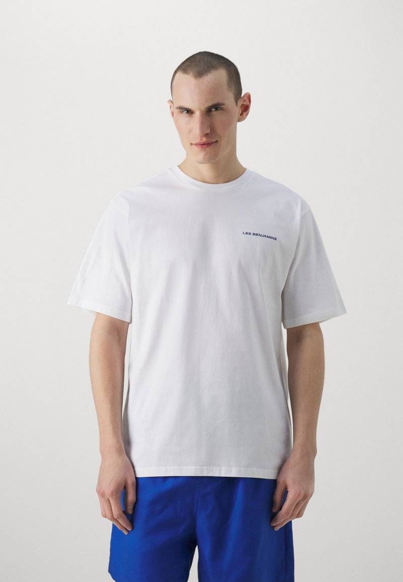 Les Benjamins Les Benjamins RELAXED TEE UNISEX - Print T-shirt - white zollfrei