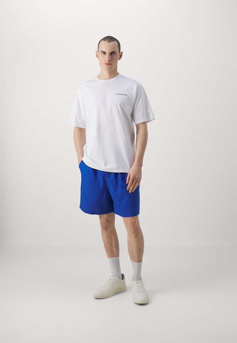 Les Benjamins Les Benjamins RELAXED TEE UNISEX - Print T-shirt - white zollfrei