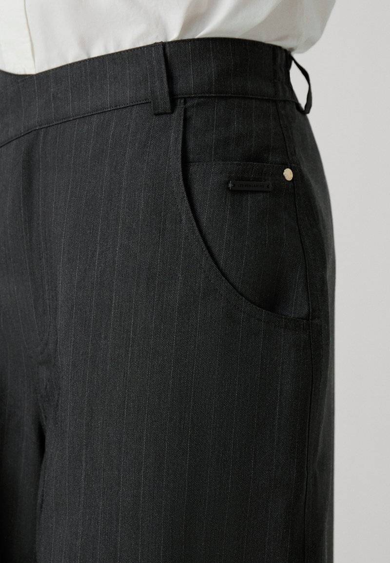 Les Benjamins Les Benjamins UNISEX - Shorts - black Verkauf