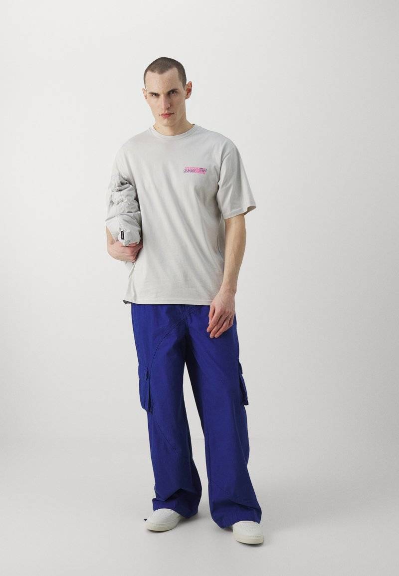 Les Benjamins Les Benjamins PANT UNISEX - Cargo trousers - blue Schlussverkauf