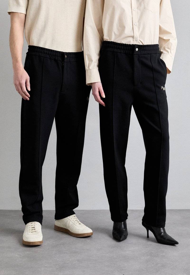 Filling Pieces Filling Pieces COACH PANTS UNISEX - Trousers - black Blitzverkäufe
