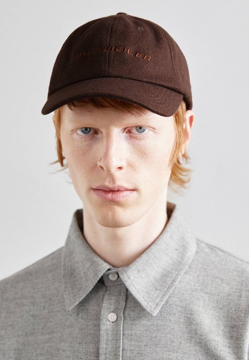 Holzweiler Holzweiler SONNET CRACKED LOGO UNISEX - Cap - dark brown Fabrik Onlineshop