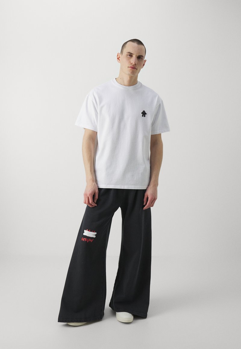 AVAVAV AVAVAV OLD LADY UNISEX - Basic T-shirt - blanc Günstig kaufen