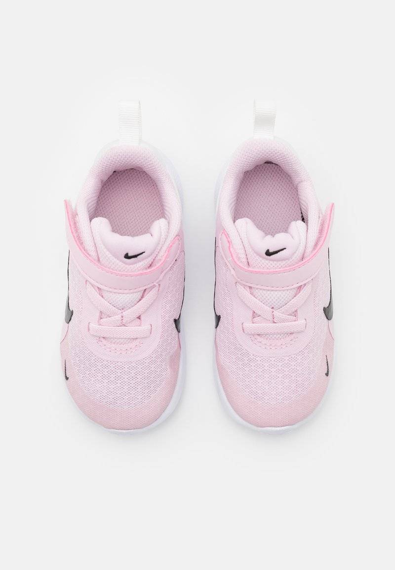 Nike Performance Nike Performance REVOLUTION - Competition running shoes Bis zu 50% Rabatt