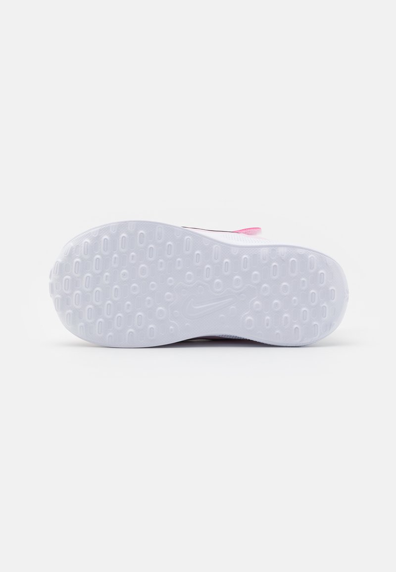 Nike Performance Nike Performance REVOLUTION - Competition running shoes Bis zu 50% Rabatt