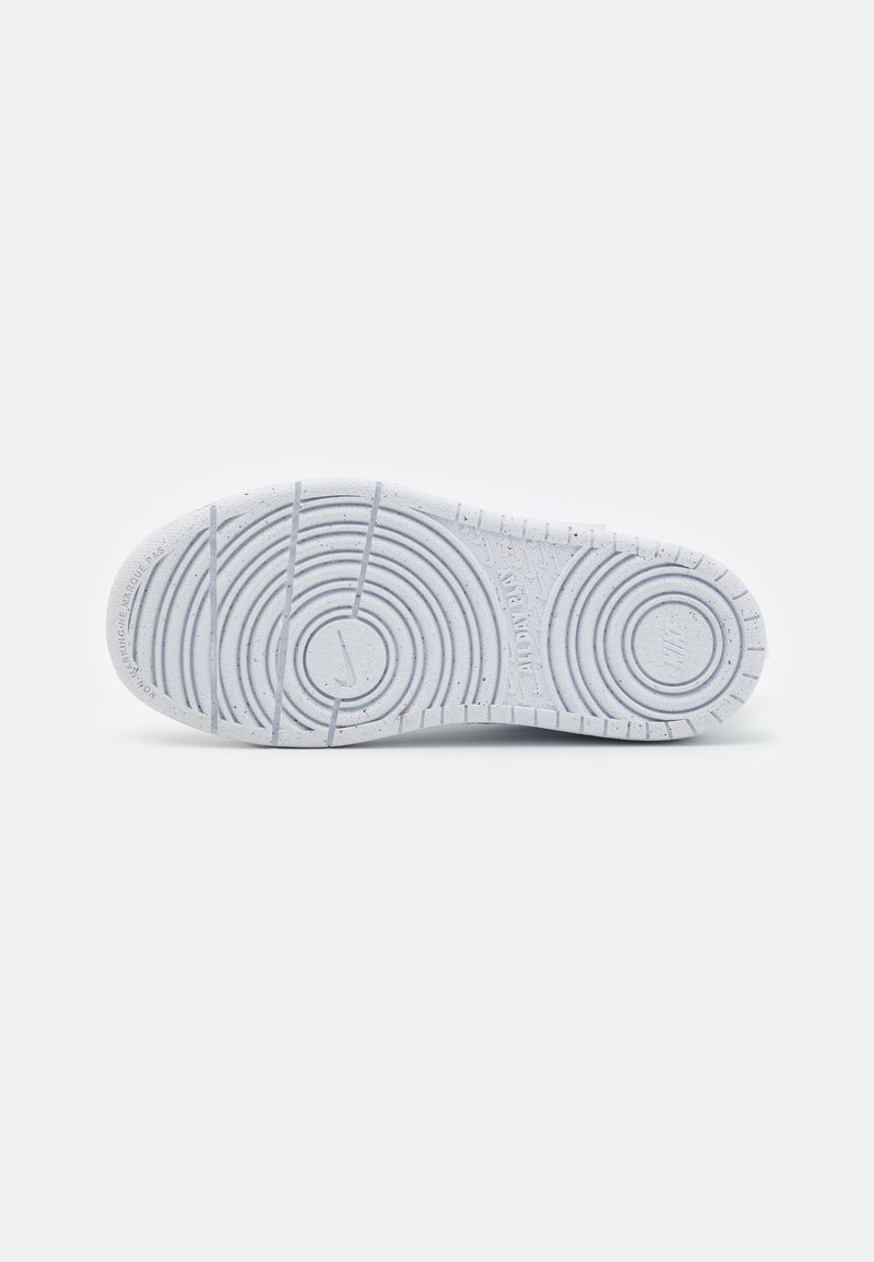 Nike Sportswear Nike Sportswear COURT BOROUGH RECRAFT UNISEX - Trainers - white Online