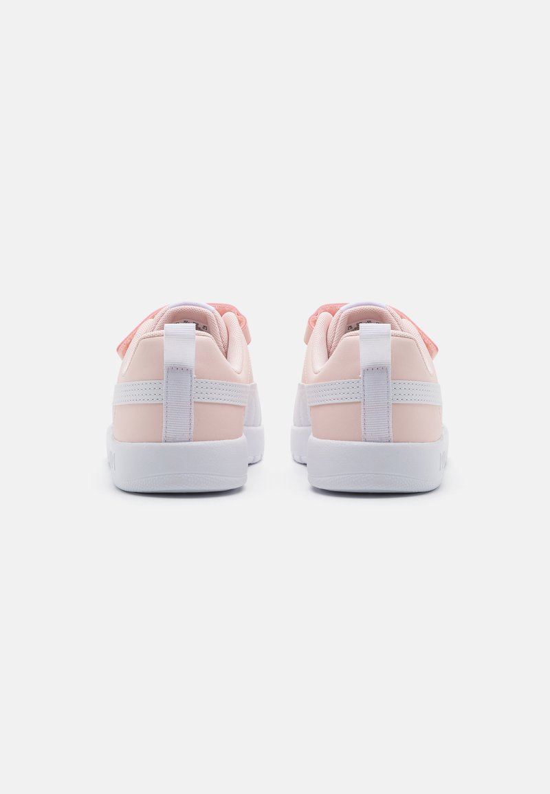 Puma Puma COURTFLEX UNISEX - Neutral running shoes Rabatt