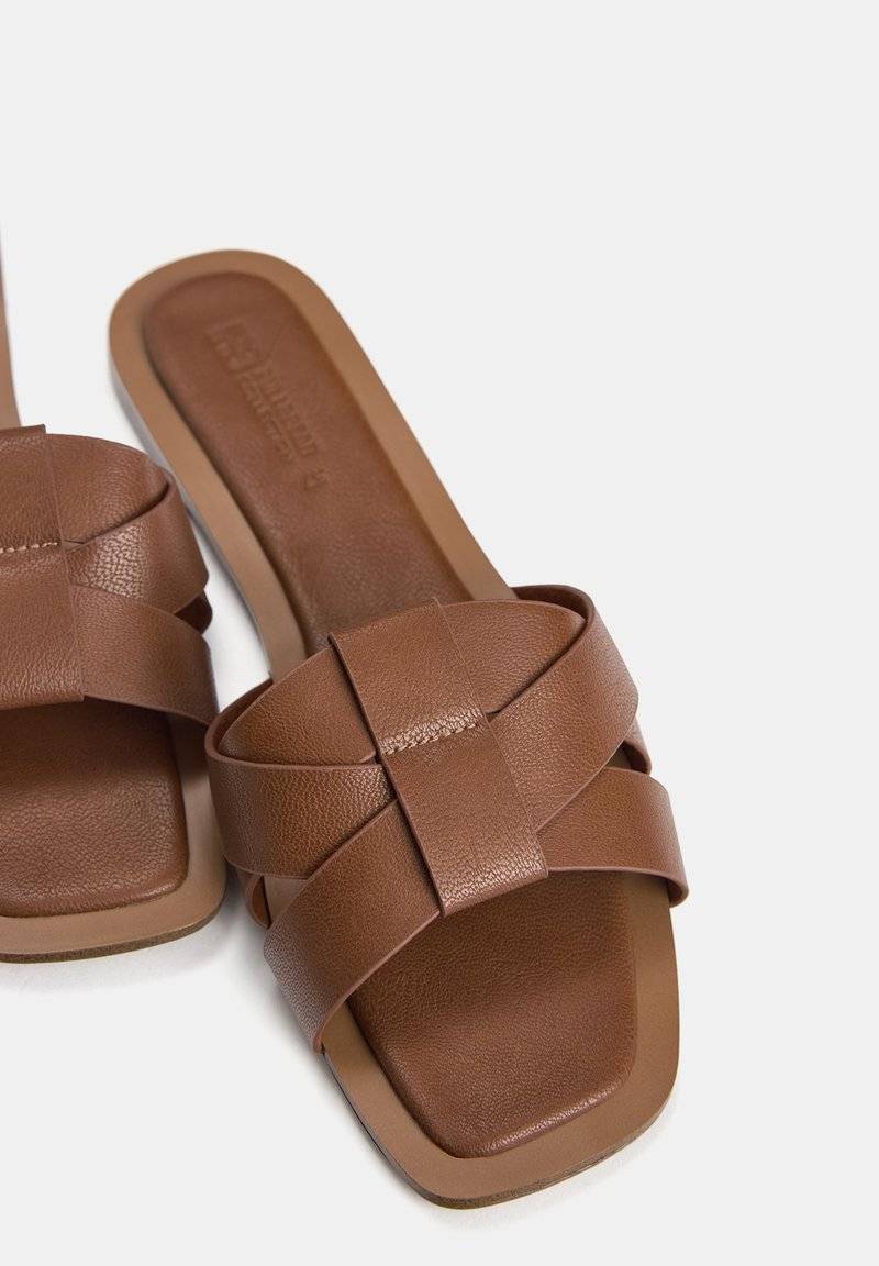 PULL&BEAR PULL&BEAR FLAT - Mules - brown Exklusivangebot