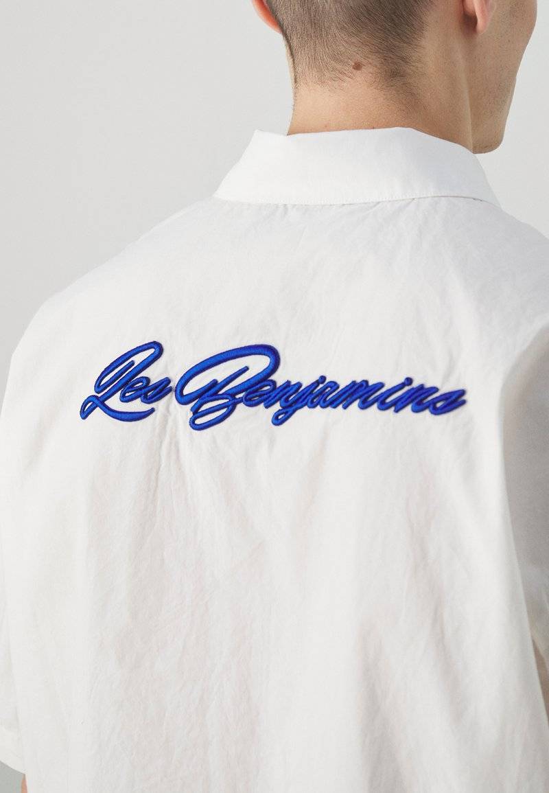 Les Benjamins Les Benjamins SHORT SLEEVE UNISEX - Button-down blouse - white Exklusive Angebote