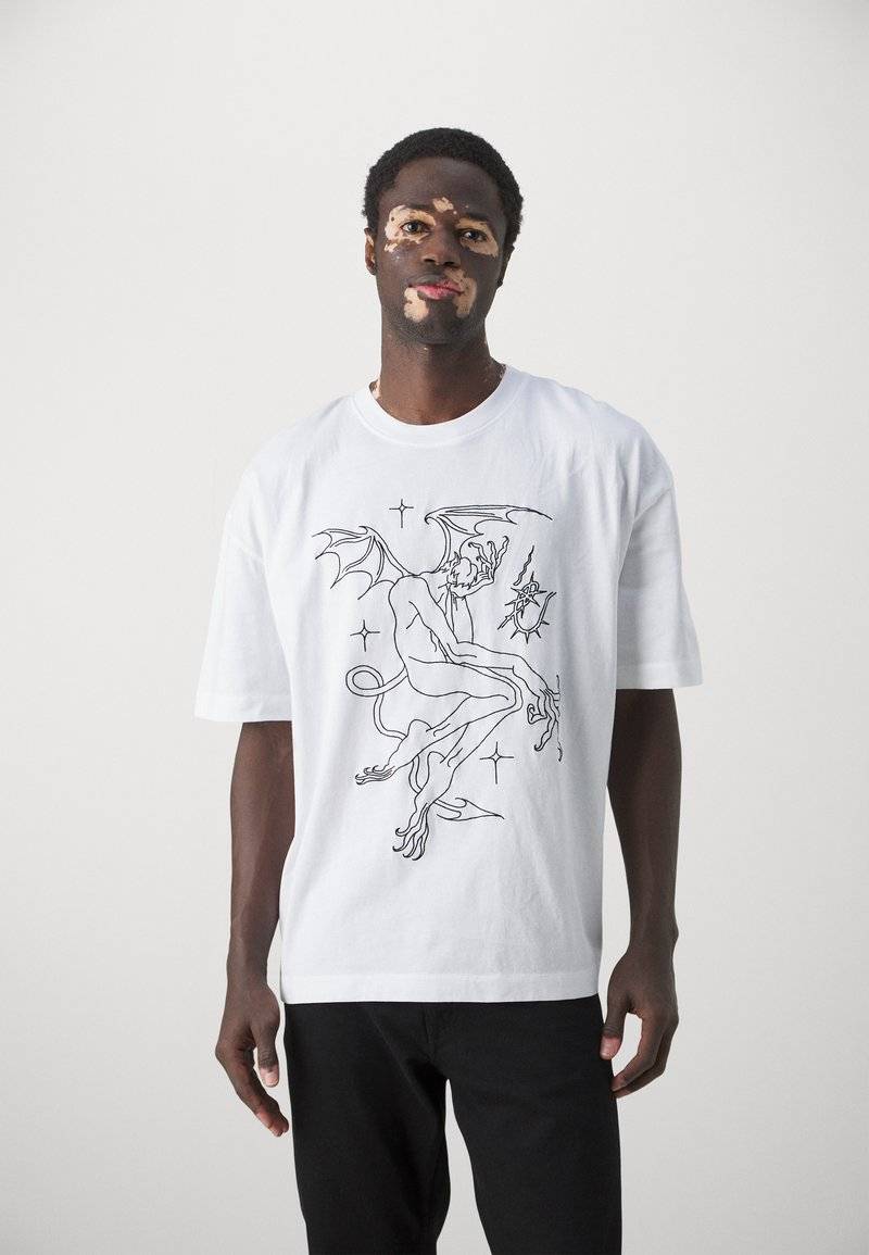 Études Études SPIRIT GUARDIAN UNISEX - Print T-shirt - white Riesige Ersparnisse