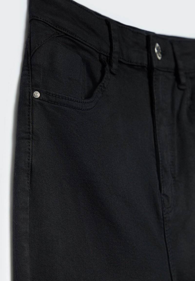 Stradivarius Stradivarius MIT SUPERHOHEM - Jeans Skinny Fit - black Letzte 2 Tage