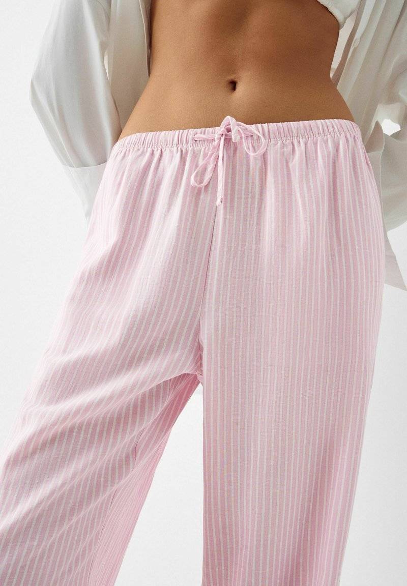 Bershka Bershka WITH AN ELASTIC - Trousers - light pink Kostenloser Versand international