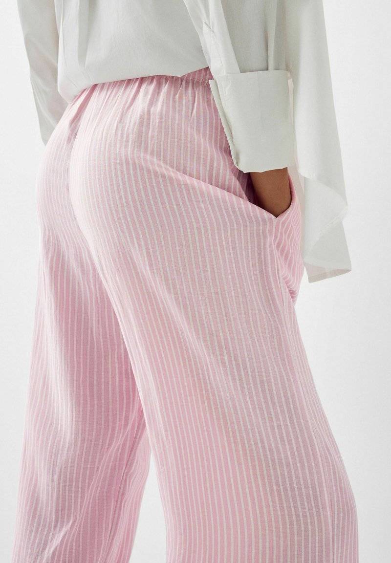 Bershka Bershka WITH AN ELASTIC - Trousers - light pink Kostenloser Versand international