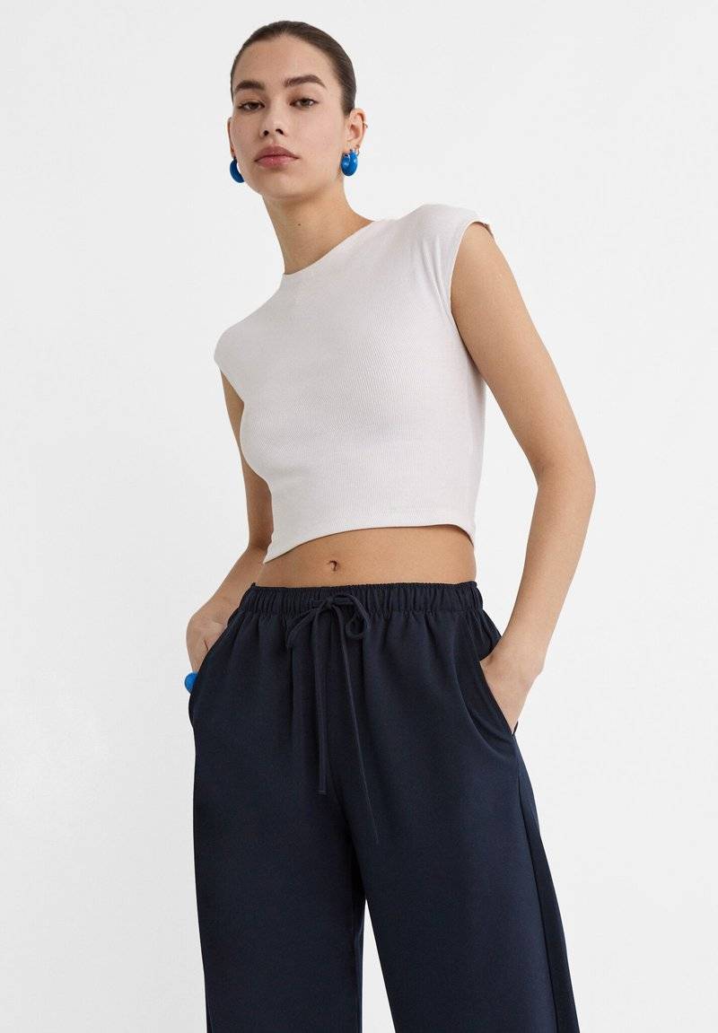 Stradivarius Stradivarius LONG FLOWING - Trousers - mottled dark blue Speichern exportieren