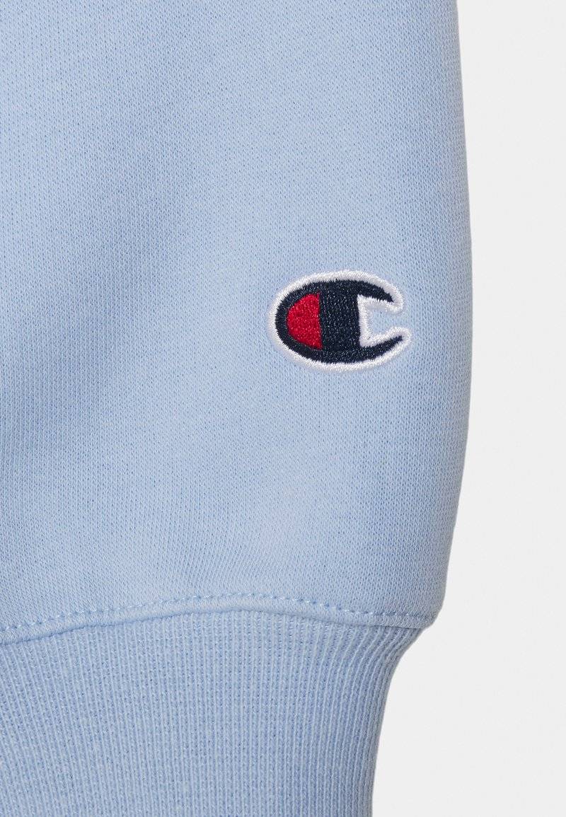 Champion Champion EXCLUSIVE CREWNECK UNISEX - Sweatshirt - light blue Flash Sale