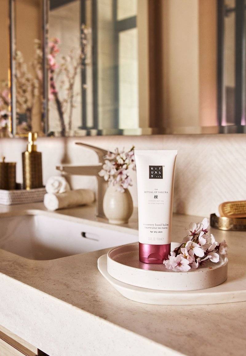 Rituals Rituals RECOVERY HAND BALM THE RITUAL OF SAKURA - FLORAL - CHERRY BLOSSOM & RICE MILK - Hand cream Muttertagsangebot