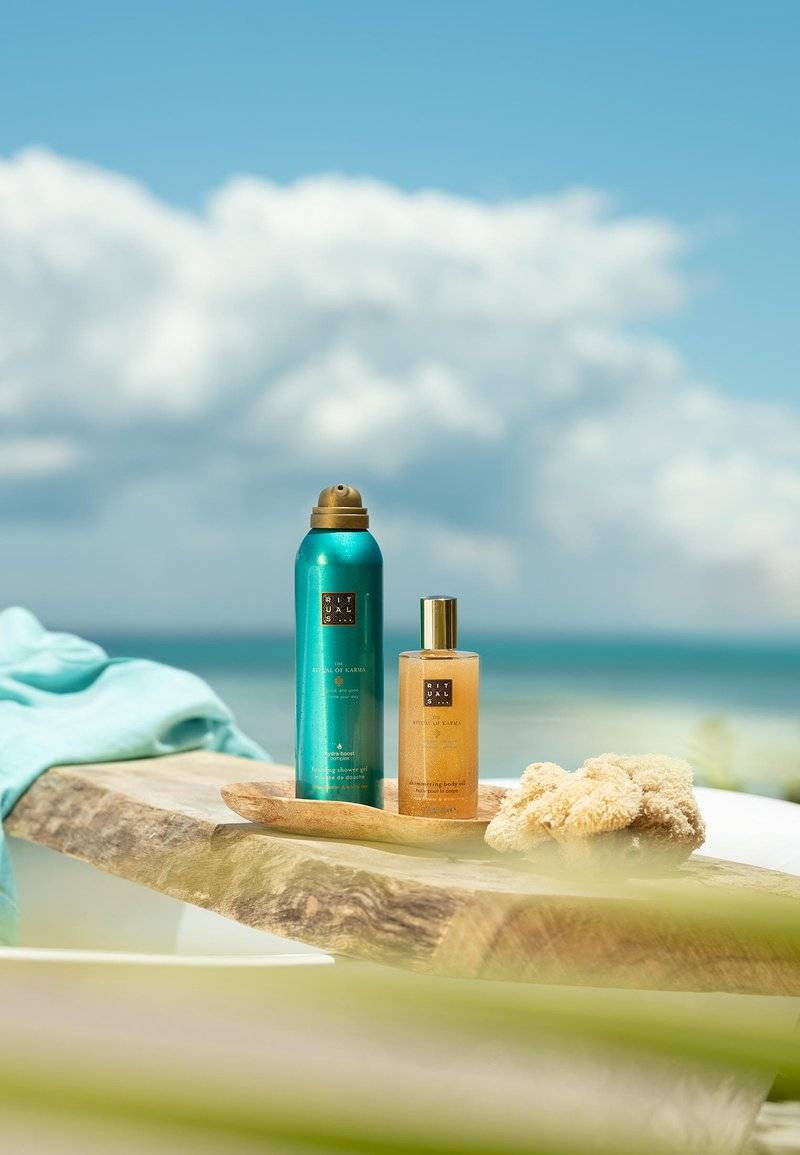 Rituals Rituals SHIMMERING BODY OIL THE RITUAL OF KARMA - DELICATELY SWEET - LOTUS & WHITE TEA - Body oil Vatertagsangebot