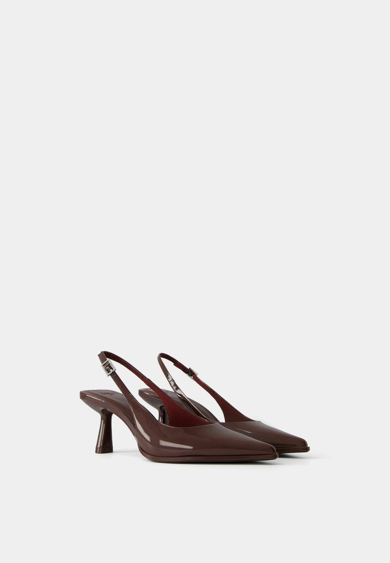 Bershka Bershka KITTEN HEEL - Classic heels - brown Bis zu 55% Rabatt