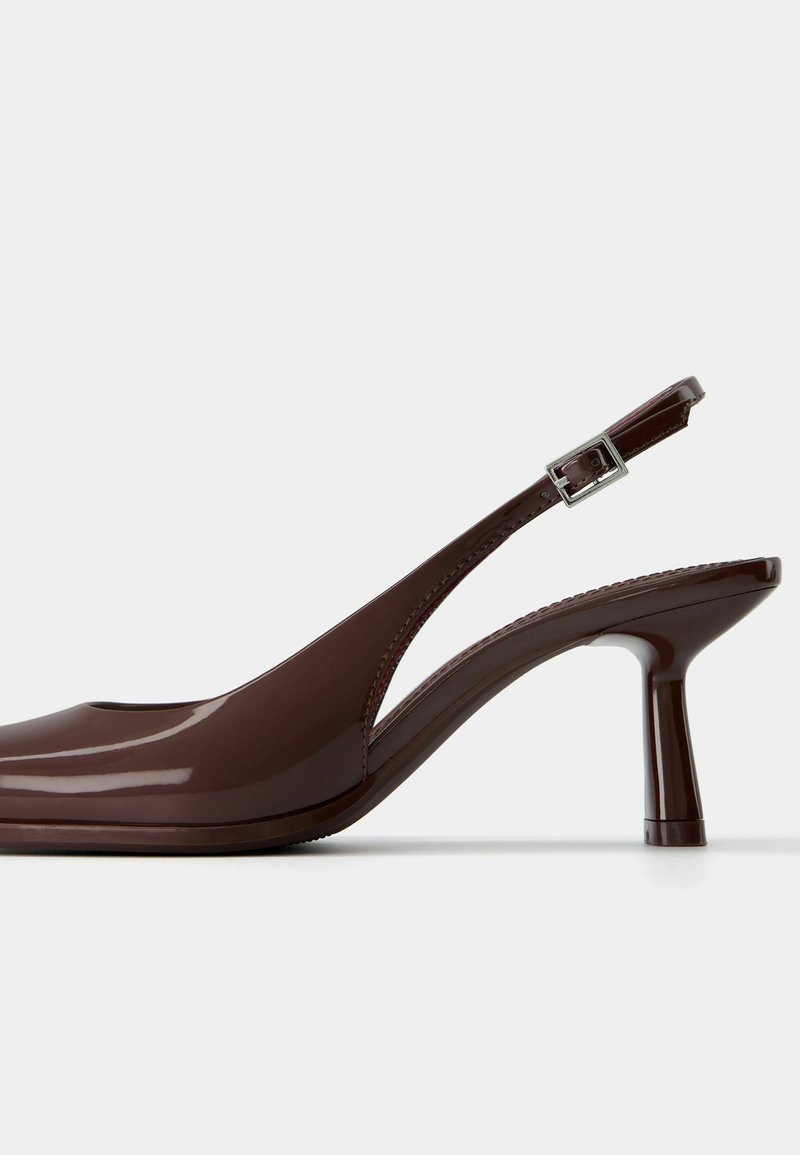 Bershka Bershka KITTEN HEEL - Classic heels - brown Bis zu 55% Rabatt