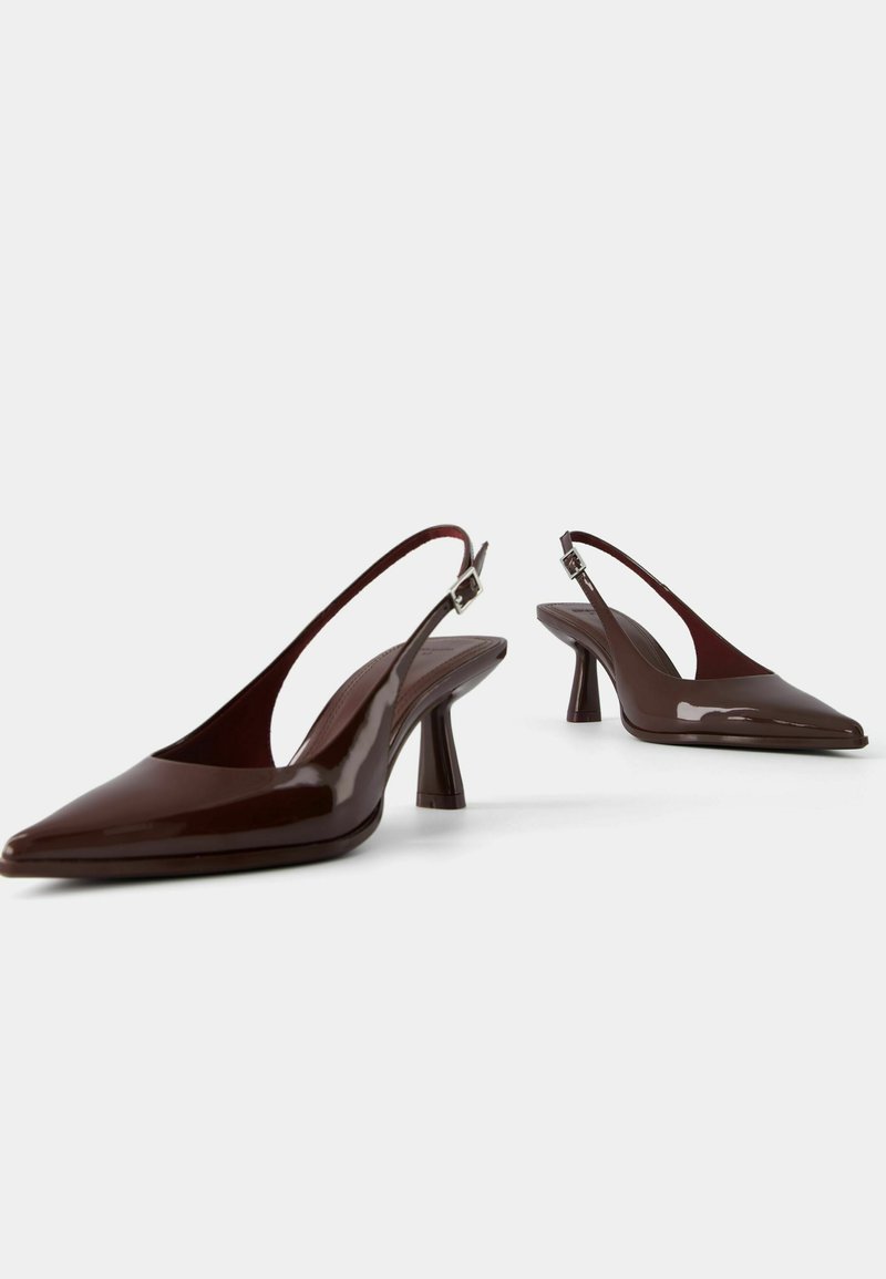 Bershka Bershka KITTEN HEEL - Classic heels - brown Bis zu 55% Rabatt