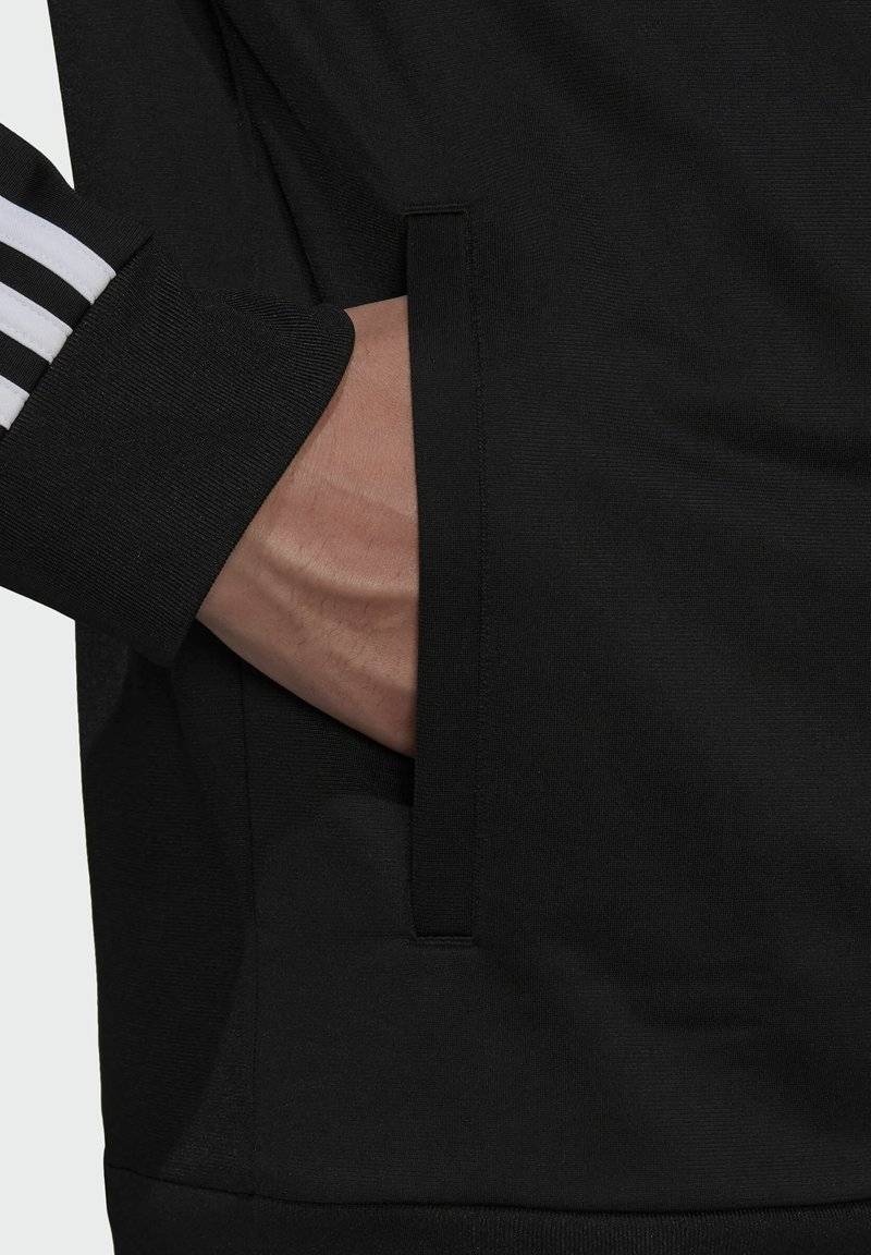 adidas Sportswear adidas Sportswear ESSENTIALS WARM-UP REGULAR 3-STRIPES - Training jacket - black Große Rabatte