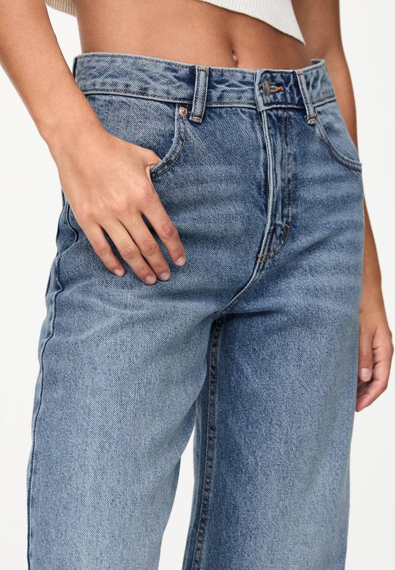 PULL&BEAR PULL&BEAR MID-RISE WIDE - Flared Jeans - blue Letzter Tag