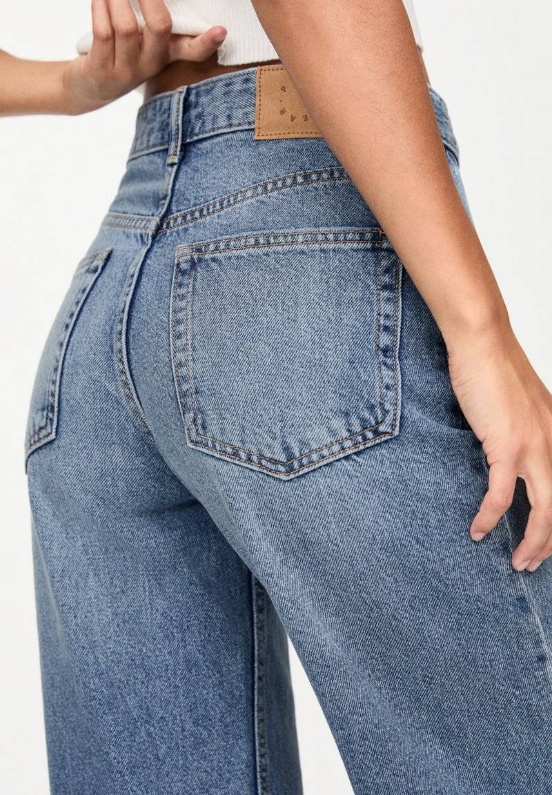 PULL&BEAR PULL&BEAR MID-RISE WIDE - Flared Jeans - blue Letzter Tag