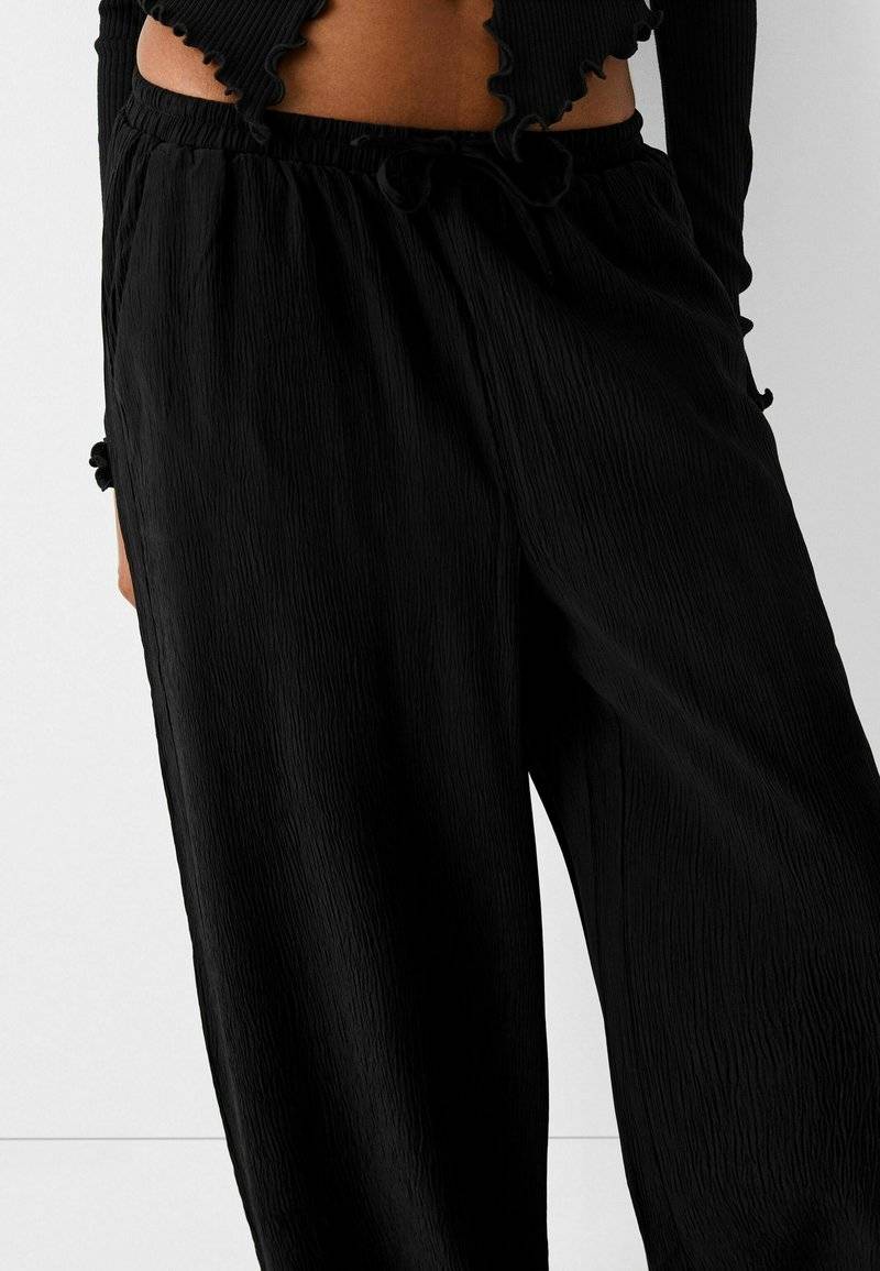Bershka Bershka Trousers - black Sonderangebot der Fabrik