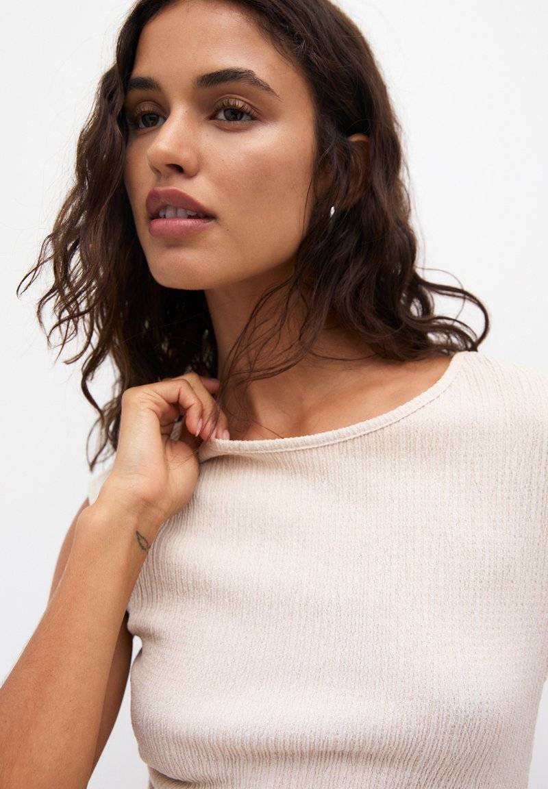 PULL&BEAR PULL&BEAR GATHERED SLEEVELESS - Blouse - beige Nur noch ein Tag übrig