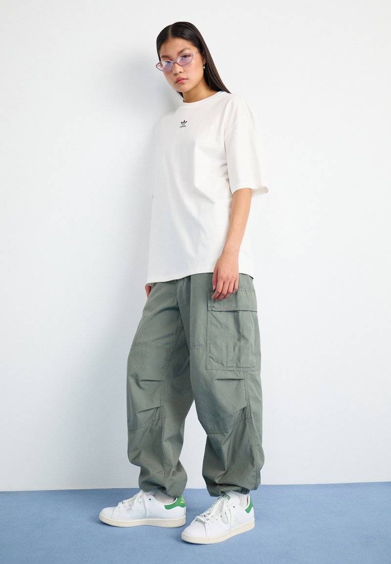 adidas Originals adidas Originals ESSENTIALS BOYFRIEND - Basic T-shirt - cloud white Super Rabatt
