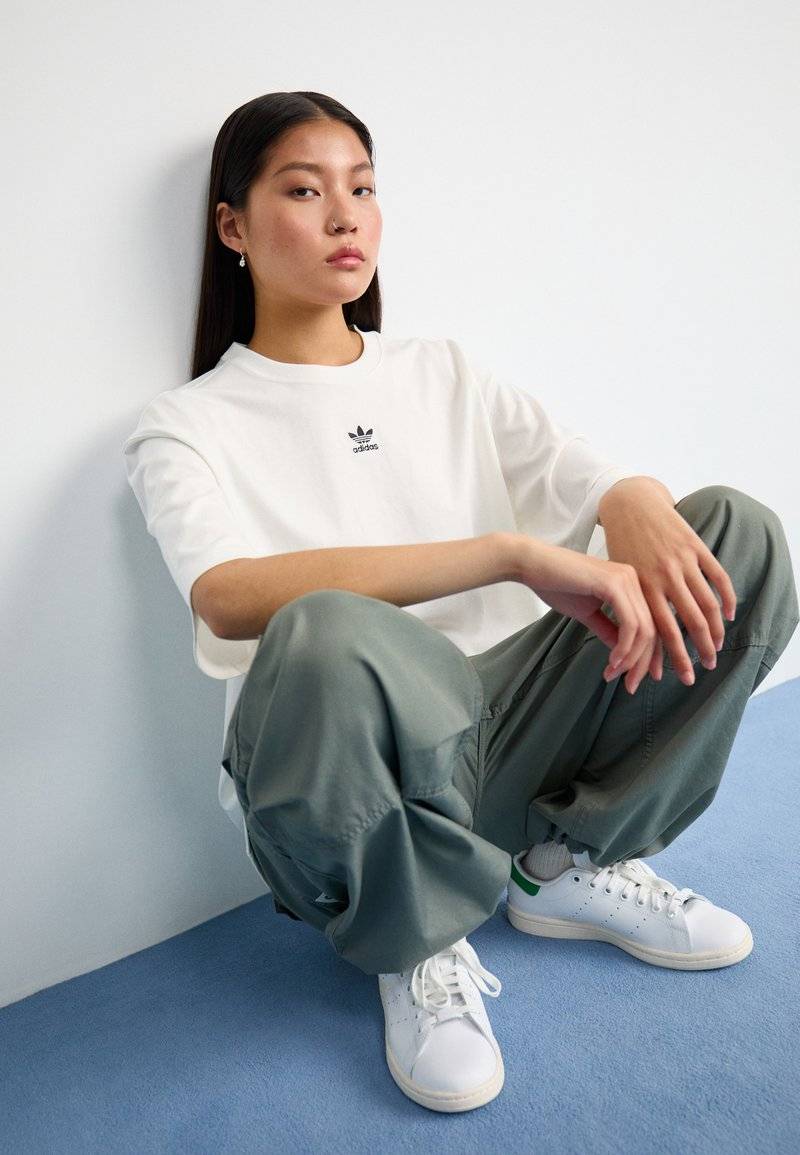 adidas Originals adidas Originals ESSENTIALS BOYFRIEND - Basic T-shirt - cloud white Super Rabatt