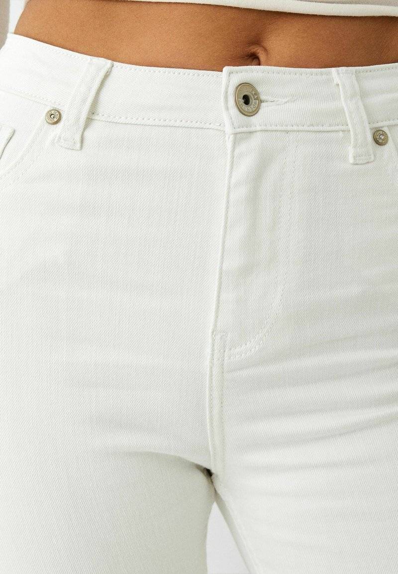 Bershka Bershka SUPER - Jeans Skinny Fit - white Black Friday Preise