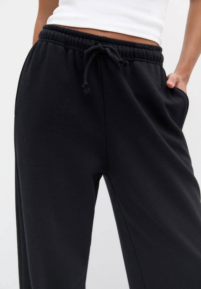 PULL&BEAR PULL&BEAR WIDE-LEG - Tracksuit bottoms - black zollfrei