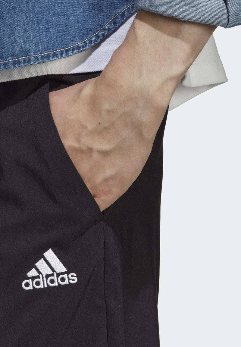 adidas Sportswear adidas Sportswear AEROREADY ESSENTIALS CHELSEA SMALL - Sports shorts - black Super Sparpreis