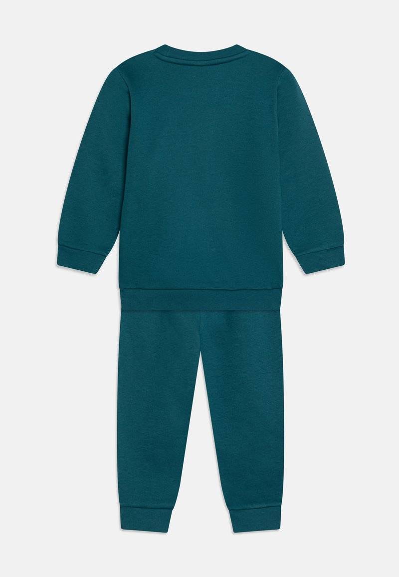Puma Puma MINICATS CREW UNISEX SET - Tracksuit - cold green Bis zu 50% Rabatt