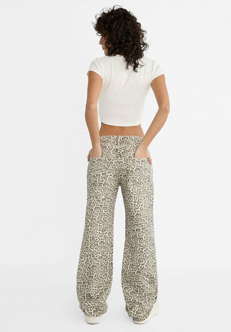 Stradivarius Stradivarius PRINTED - Straight leg jeans - camel Outlet
