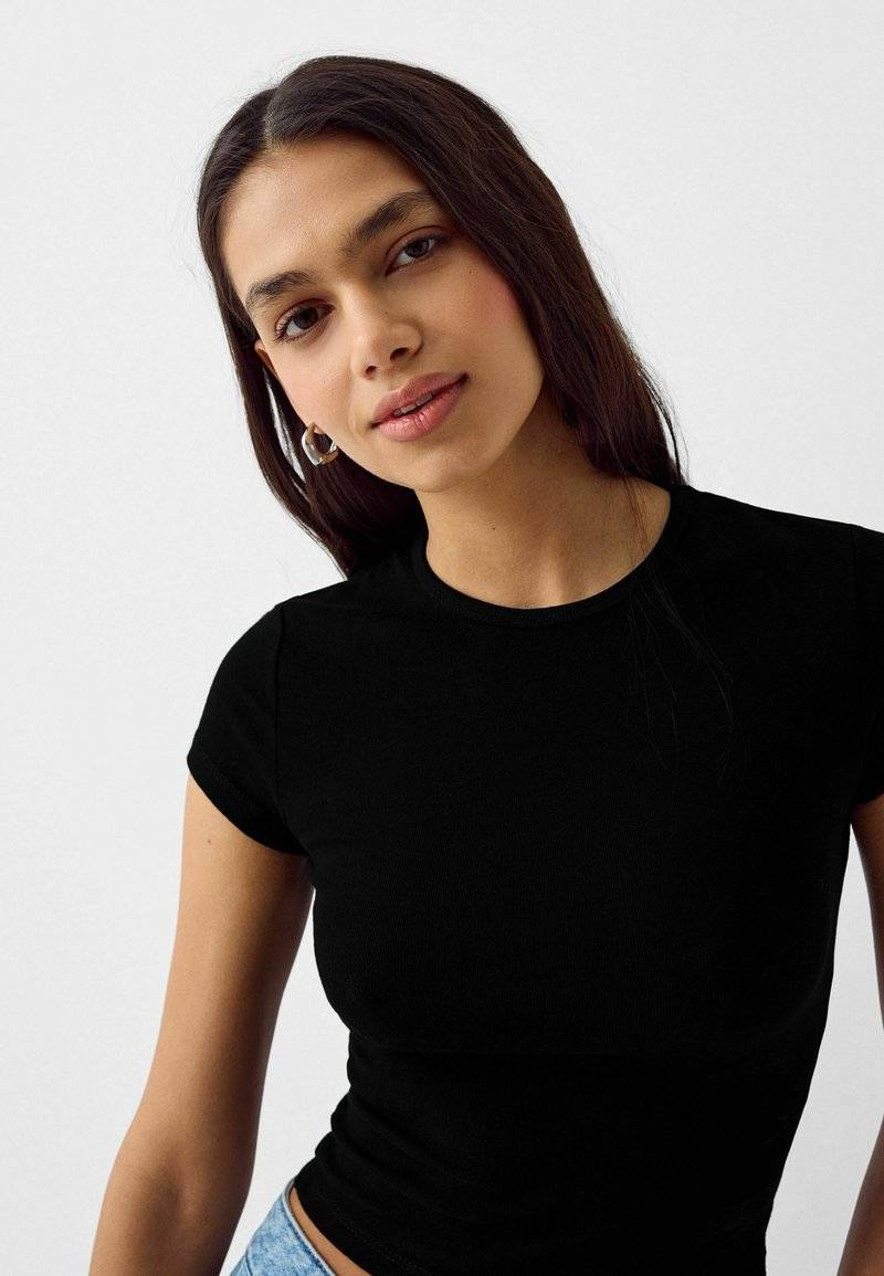 Bershka Bershka SHORT SLEEVE ROUND NECK 2 PACK - Basic T-shirt - black im Angebot