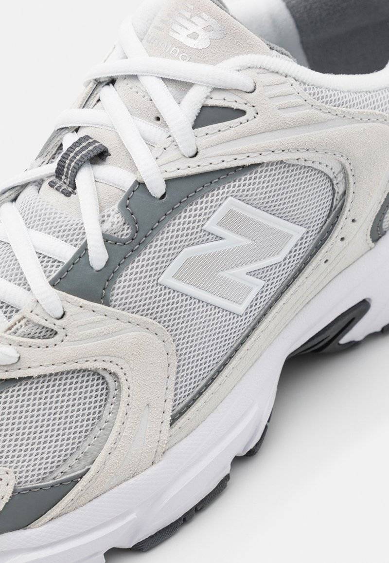 New Balance New Balance MR530 UNISEX - Trainers - light grey Speichern exportieren